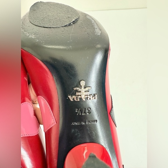 Prada Red Patent Leather Heart Appliquè Pointed Toe Heart Pumps EU 37.5 - Picture 9 of 11